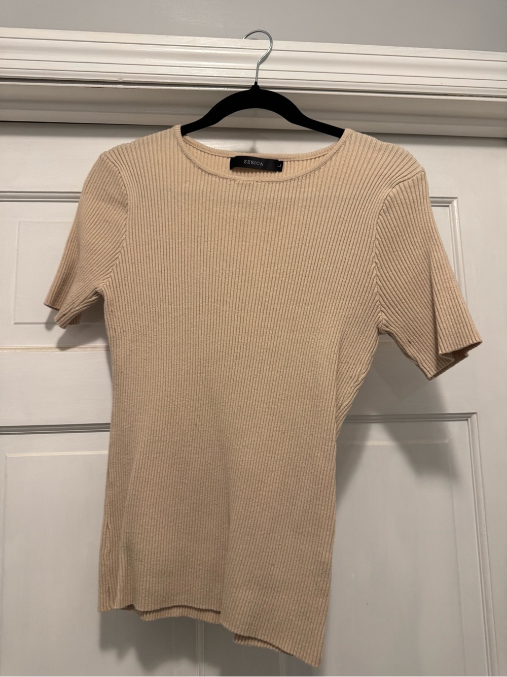 Zesica Short Sleeve Ribbed Tee in Beige